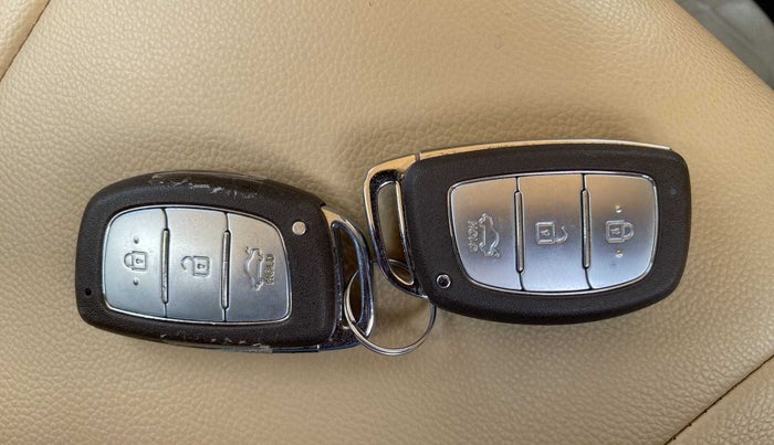 2015 Hyundai Verna FLUIDIC 4S 1.6 VTVT S(O), Petrol, Manual, 25,727 km, Key Close Up