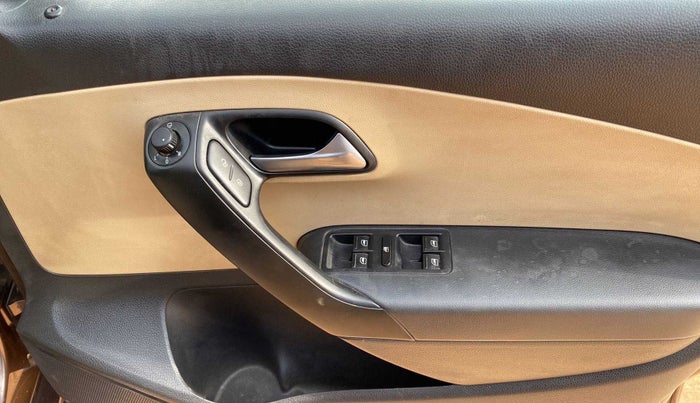 2016 Volkswagen Ameo HIGHLINE1.2L, Petrol, Manual, 54,327 km, Driver Side Door Panels Control