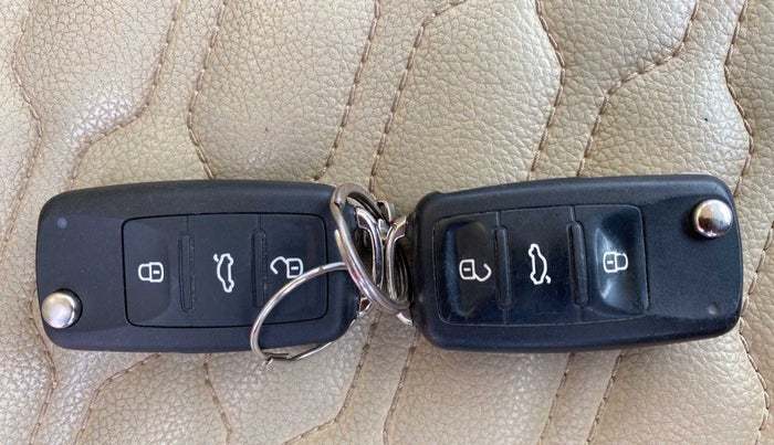2016 Volkswagen Ameo HIGHLINE1.2L, Petrol, Manual, 54,327 km, Key Close Up