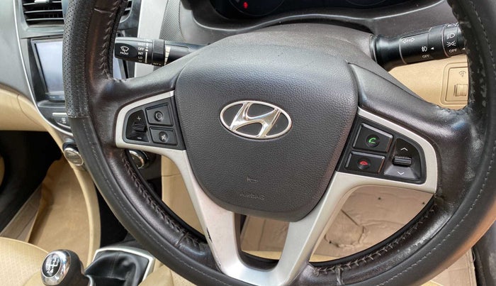 2012 Hyundai Verna FLUIDIC 1.6 VTVT SX OPT, Petrol, Manual, 69,542 km, Steering wheel - Sound system control not functional