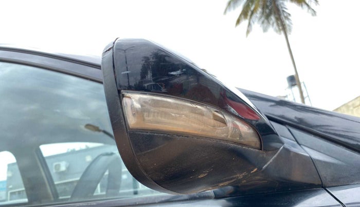 2012 Hyundai Verna FLUIDIC 1.6 VTVT SX OPT, Petrol, Manual, 69,542 km, Right rear-view mirror - Indicator light has minor damage