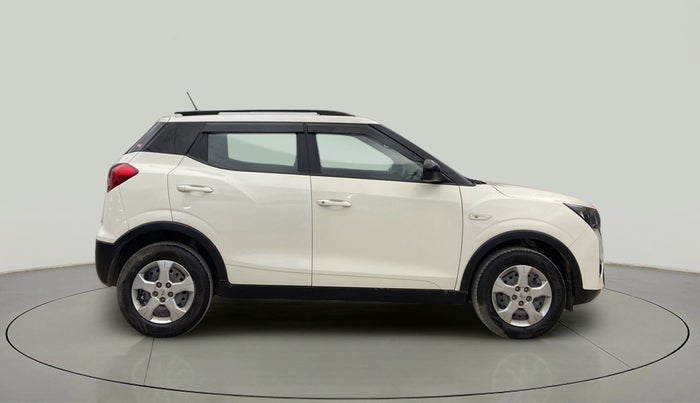 2023 Mahindra XUV300 W6 1.2 PETROL, Petrol, Manual, 20,393 km, Right Side View