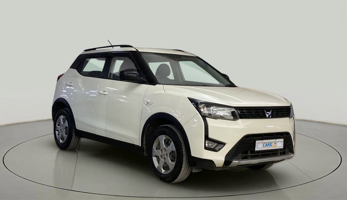 2023 Mahindra XUV300 W6 1.2 PETROL, Petrol, Manual, 20,393 km, Right Front Diagonal