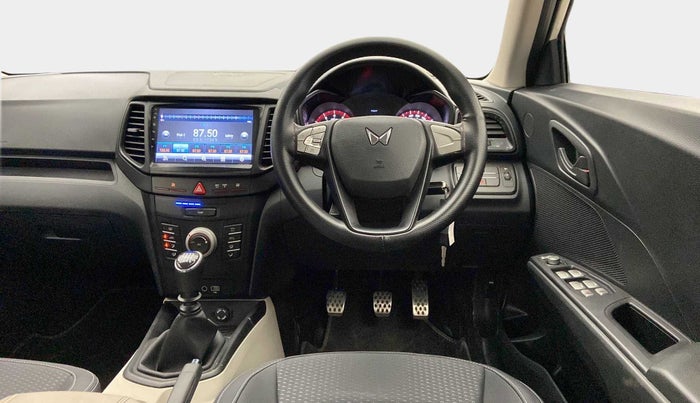 2023 Mahindra XUV300 W6 1.2 PETROL, Petrol, Manual, 20,393 km, Steering Wheel Close Up