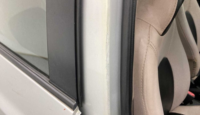 2014 Hyundai Xcent SX 1.2 (O), Petrol, Manual, 62,570 km, Right B pillar - Paint is slightly faded