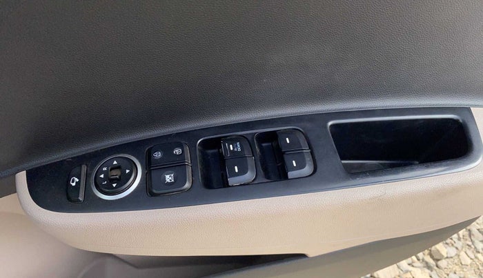 2014 Hyundai Xcent SX 1.2, Petrol, Manual, 65,166 km, Right front window switch / handle - Minor damage