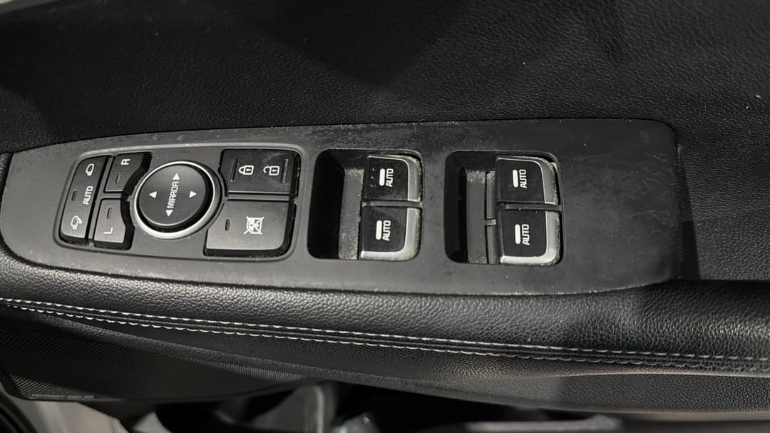 2019 Kia Sorento Sli (4x2), Automatic, 162978 km, Drivers Side Door Panel Controls