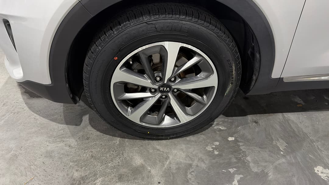 2019 Kia Sorento Sli (4x2), Automatic, 162978 km, Left Front Wheel