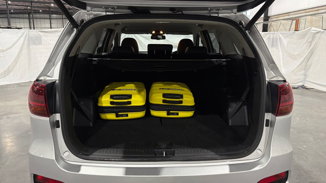 2019 Kia Sorento Sli (4x2), Automatic, 162978 km, Boot Inside View with Luggage