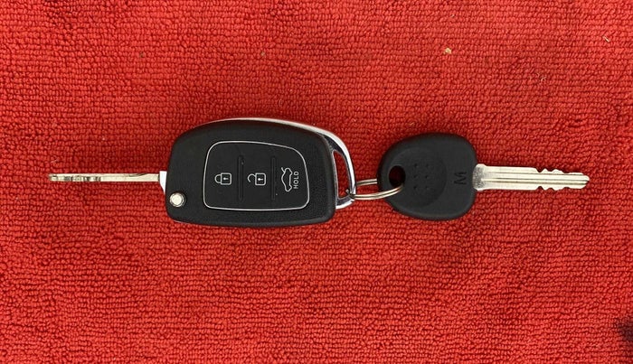 2015 Hyundai Xcent S 1.2, Petrol, Manual, 71,612 km, Key Close Up