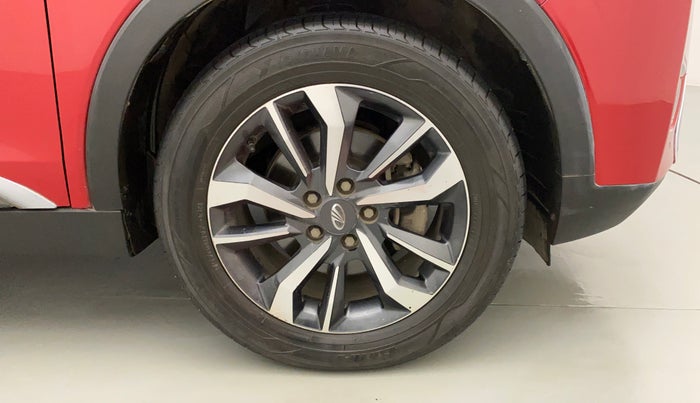 2020 Mahindra XUV300 W8 (O) 1.5 DIESEL, Diesel, Manual, 71,834 km, Right Front Wheel