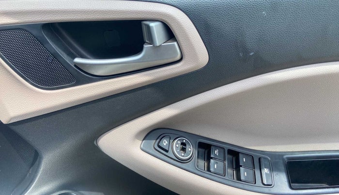 2018 Hyundai Elite i20 ASTA 1.2 (O), Petrol, Manual, 47,127 km, Driver Side Door Panels Control