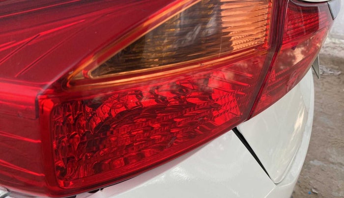 2015 Honda City 1.5L I-VTEC V MT, Petrol, Manual, 94,999 km, Left tail light - < 2 inches,no. = 2