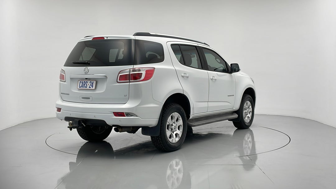 Right Back Diagonal (45- Degree) View