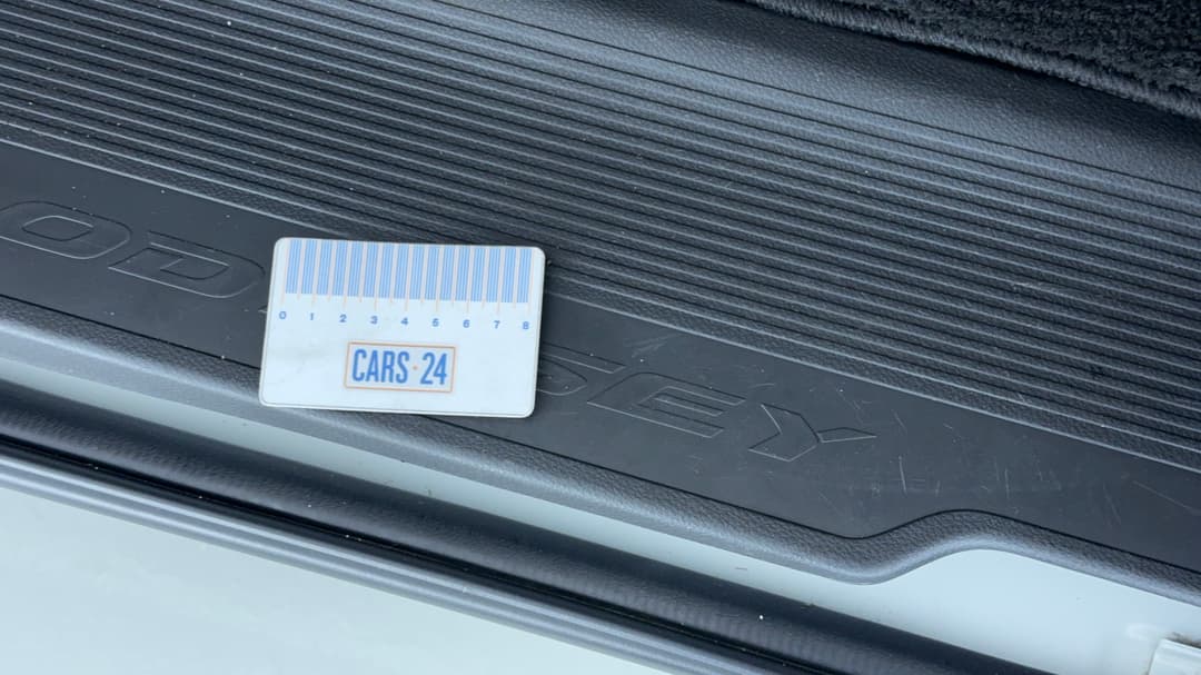 2018 Honda Odyssey Vti-l, Automatic, 106390 km, Door Sills Rear RHS Scratch