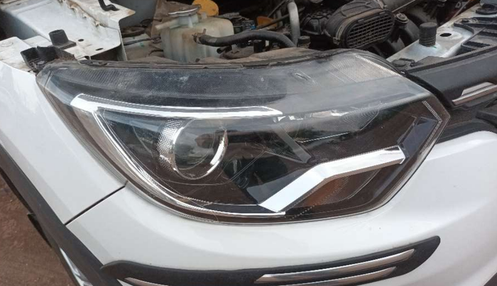 2022 Renault TRIBER RXL MT, Petrol, Manual, 8,260 km, Right headlight - Clamp has minor damage