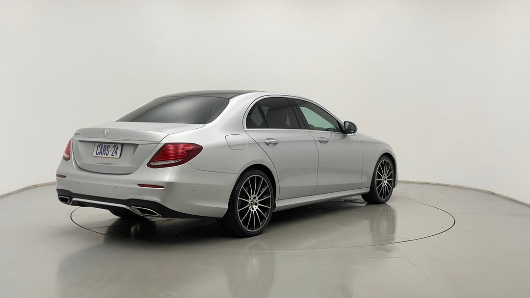 Right Back Diagonal (45- Degree) View