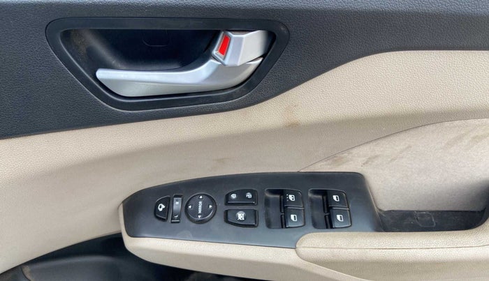 2019 Hyundai Verna 1.6 VTVT SX, Petrol, Manual, 20,638 km, Driver Side Door Panels Control