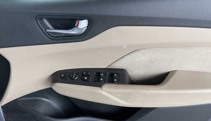 2018 Hyundai Verna 1.6 VTVT SX, Petrol, Manual, 85,607 km, Driver Side Door Panels Control