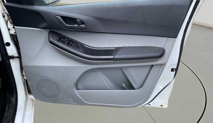 2022 Tata Tiago XM CNG, CNG, Manual, 37,670 km, Driver Side Door Panels Control