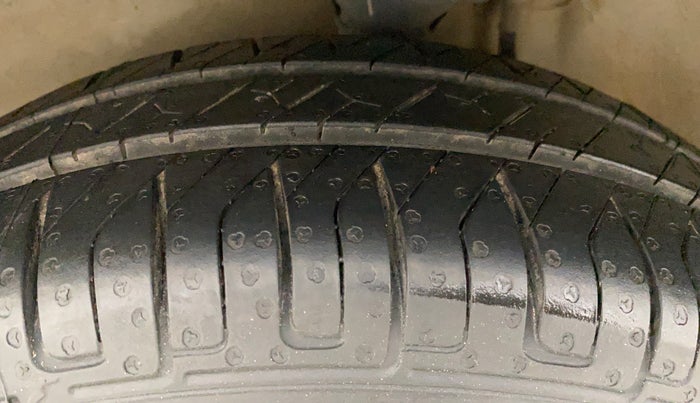2010 Maruti Alto K10 VXI, Petrol, Manual, 83,519 km, Left Front Tyre Tread