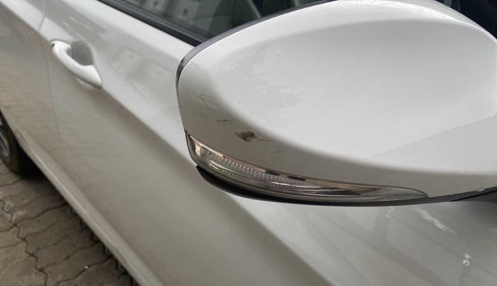 2014 Hyundai Verna FLUIDIC 1.6 VTVT SX, Petrol, Manual, 63,452 km, Right rear-view mirror - Minor scratches