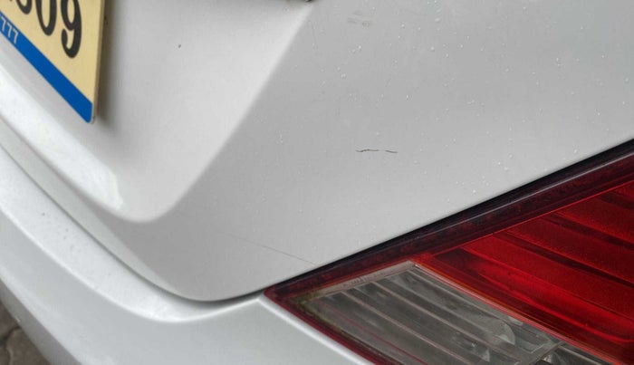 2014 Hyundai Verna FLUIDIC 1.6 VTVT SX, Petrol, Manual, 63,452 km, Right tail light - Minor scratches