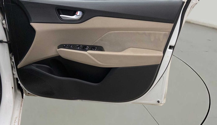 2019 Hyundai Verna 1.6 VTVT SX, Petrol, Manual, 55,921 km, Driver Side Door Panels Control