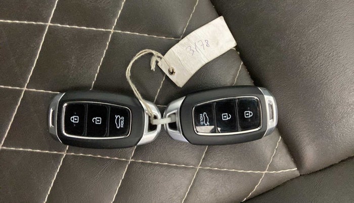 2019 Hyundai Verna 1.6 VTVT SX, Petrol, Manual, 34,032 km, Key Close Up
