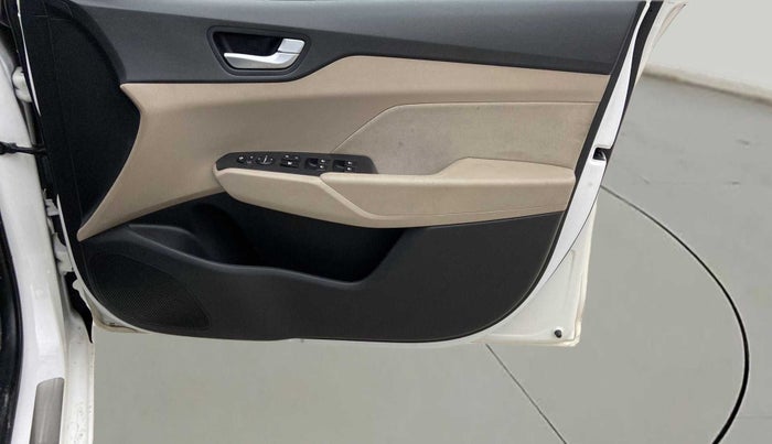 2019 Hyundai Verna 1.6 VTVT SX, Petrol, Manual, 34,032 km, Driver Side Door Panels Control
