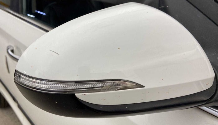 2019 Hyundai Verna 1.6 VTVT SX, Petrol, Manual, 34,032 km, Right rear-view mirror - Indicator light has minor damage