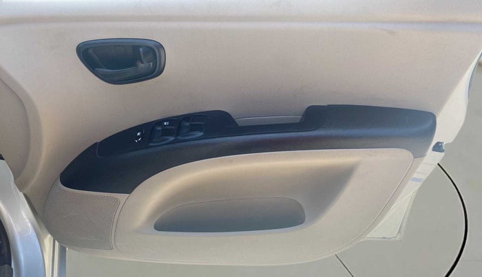 2016 Hyundai i10 MAGNA 1.1, Petrol, Manual, 66,052 km, Driver Side Door Panels Control