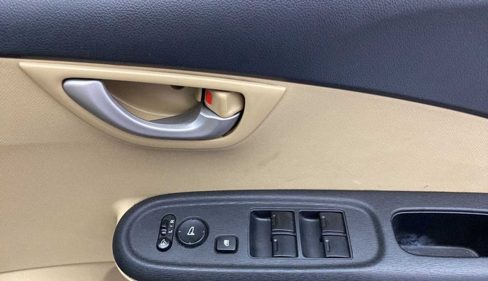 2015 Honda Amaze 1.2L I-VTEC VX, Petrol, Manual, 50,615 km, Driver Side Door Panels Control