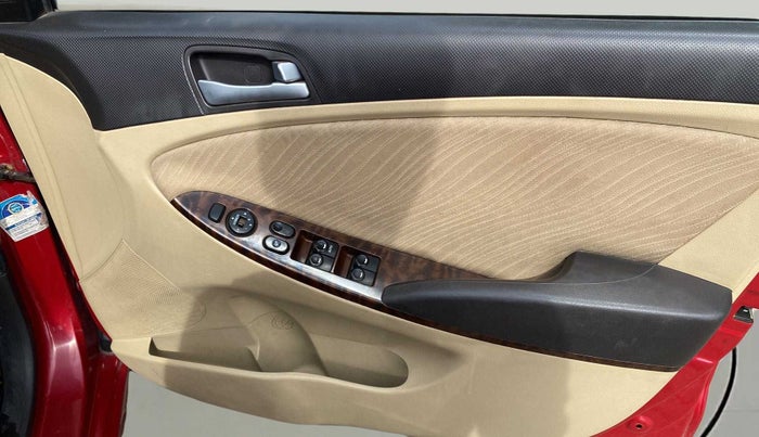 2015 Hyundai Verna FLUIDIC 4S 1.6 VTVT S(O), Petrol, Manual, 87,421 km, Driver Side Door Panels Control