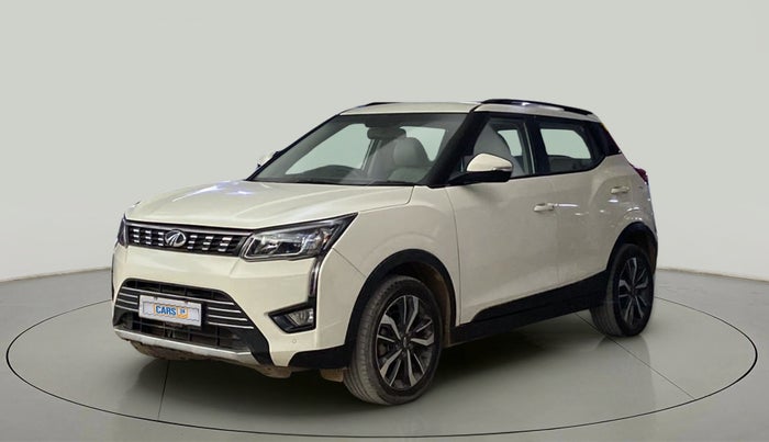 2020 Mahindra XUV300 W8 (O) 1.5 DIESEL AMT, Diesel, Automatic, 64,038 km, Left Front Diagonal