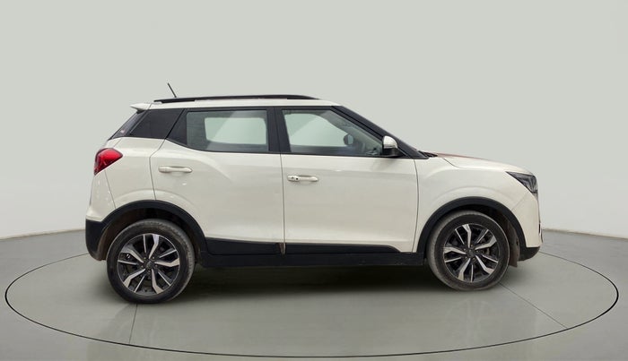 2020 Mahindra XUV300 W8 (O) 1.5 DIESEL AMT, Diesel, Automatic, 64,038 km, Right Side View