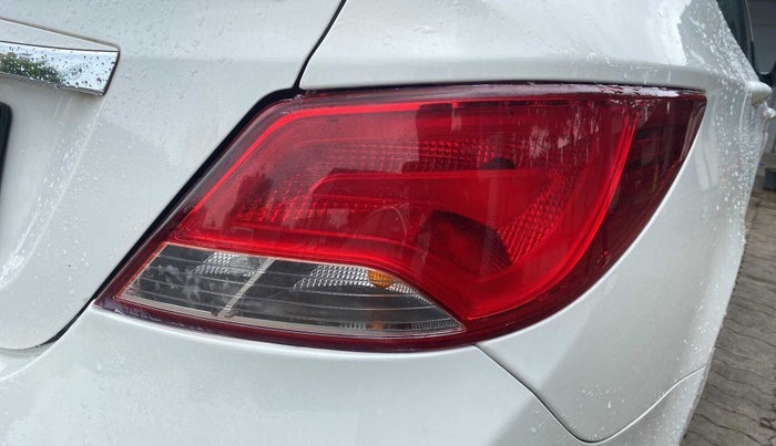 2016 Hyundai Verna 1.6 VTVT SX, Petrol, Manual, 95,034 km, Left tail light - Faded