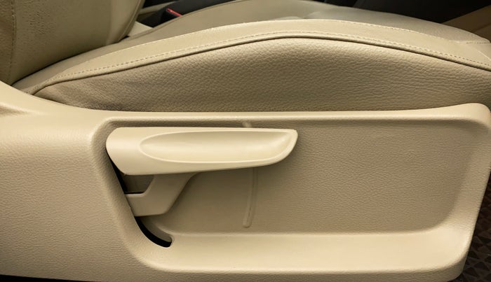 2017 Volkswagen Vento HIGHLINE TDI AT, Diesel, Automatic, 64,522 km, Driver Side Adjustment Panel