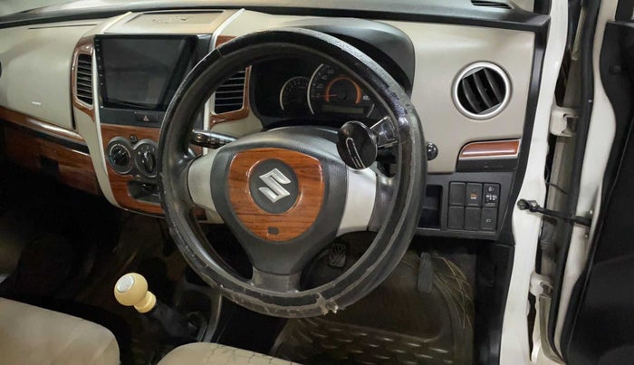 2013 Maruti Wagon R 1.0 VXI, Petrol, Manual, 87,679 km, Steering wheel - Steering cover is minor torn