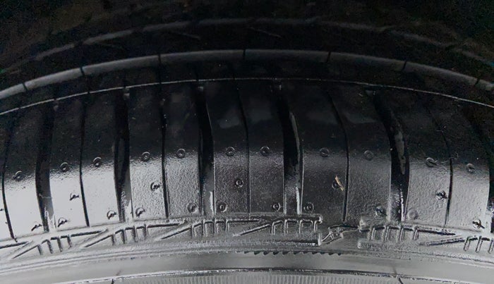 2017 Maruti Baleno DELTA 1.2 K12, CNG, Manual, 60,665 km, Right Rear Tyre Tread