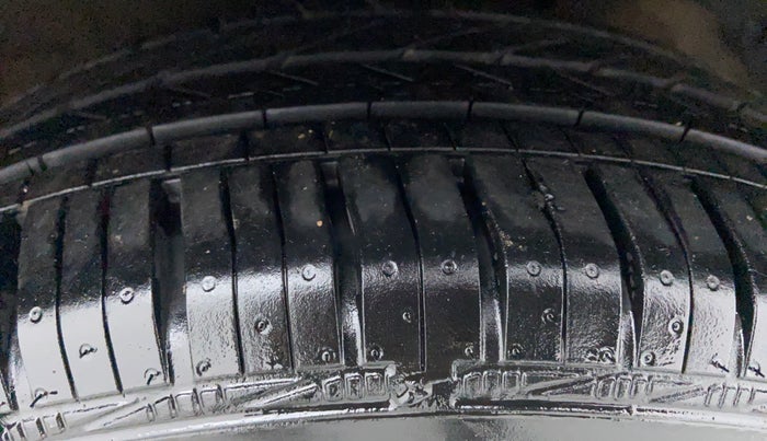 2017 Maruti Baleno DELTA 1.2 K12, CNG, Manual, 60,665 km, Right Front Tyre Tread