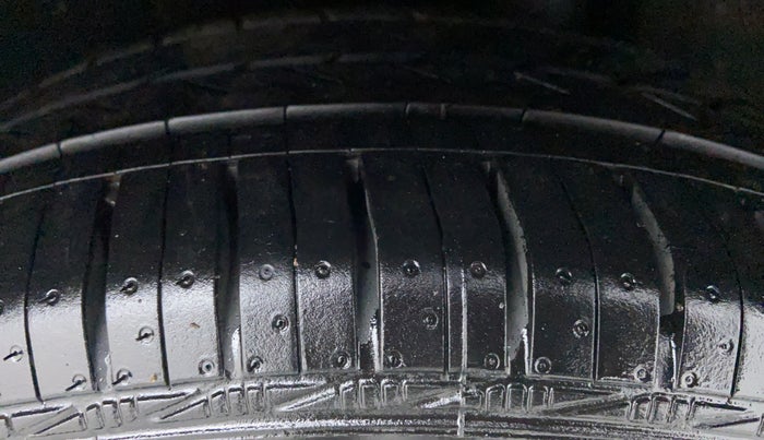 2017 Maruti Baleno DELTA 1.2 K12, CNG, Manual, 60,665 km, Left Rear Tyre Tread