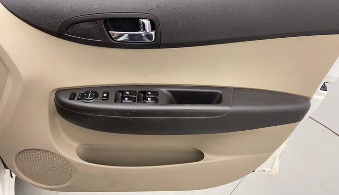 2013 Hyundai i20 ASTA 1.2, Petrol, Manual, 41,791 km, Driver Side Door Panels Control