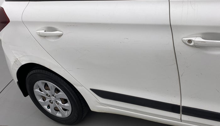 2018 Hyundai Elite i20 MAGNA EXECUTIVE 1.2, CNG, Manual, 1,06,802 km, Right rear door - Minor scratches