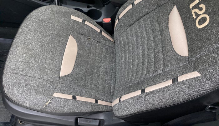 2018 Hyundai Elite i20 MAGNA EXECUTIVE 1.2, CNG, Manual, 1,06,802 km, Front left seat (passenger seat) - Cover slightly torn