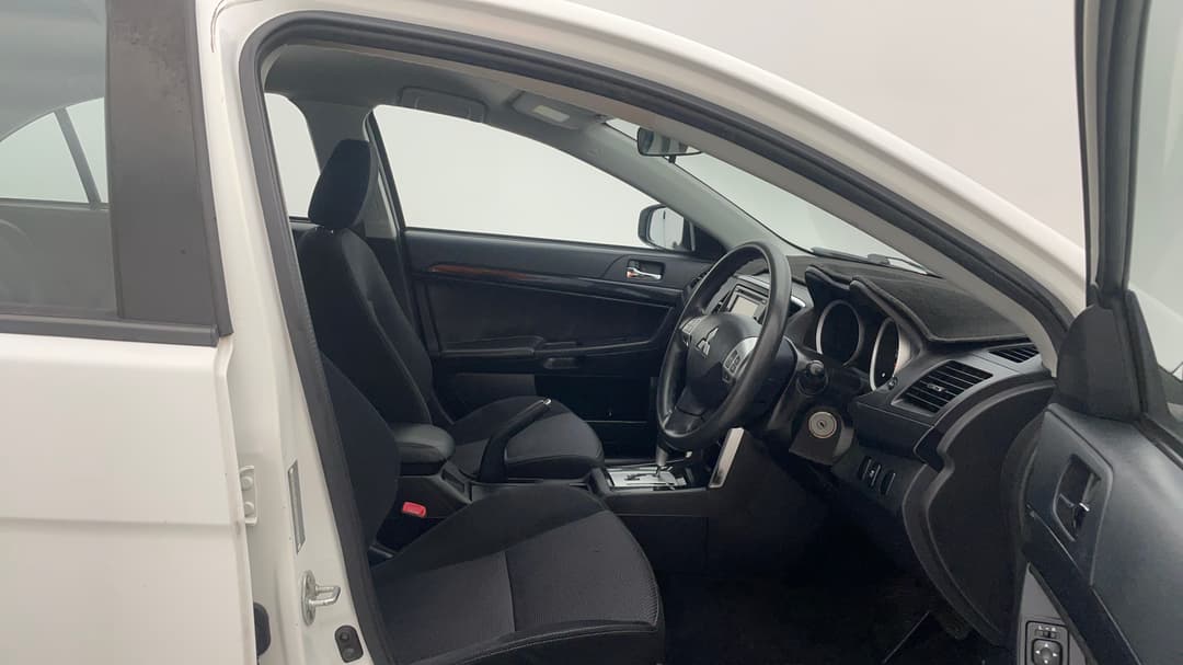 2016 Mitsubishi Lancer Es Sport, Automatic, 106339 km, Right Side Front Door Cabin View