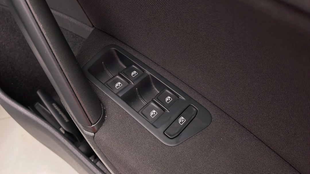 2019 Volkswagen Golf 110 Tsi Trendline, Automatic, 94972 km, Drivers Side Door Panel Controls