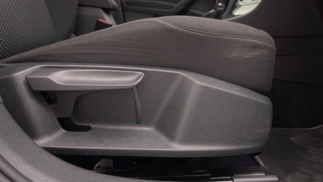 2019 Volkswagen Golf 110 Tsi Trendline, Automatic, 94972 km, Drivers Side Adjustment Panel