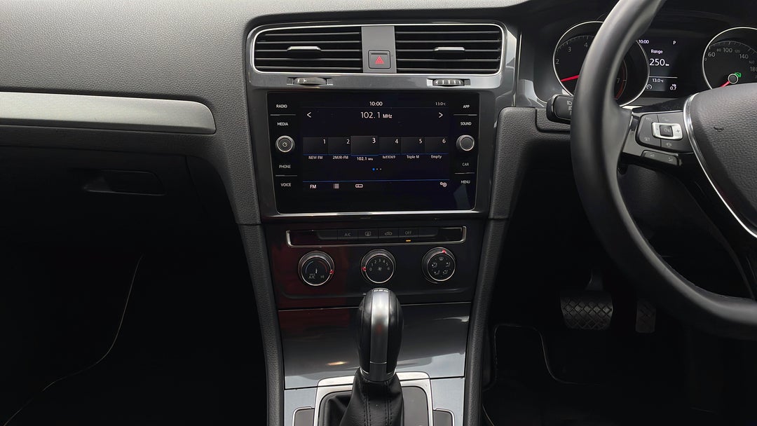 2019 Volkswagen Golf 110 Tsi Trendline, Automatic, 94972 km, Center Console