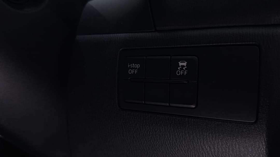 2017 Mazda 3 Maxx, Automatic, 66922 km, Utility Switches/Buttons